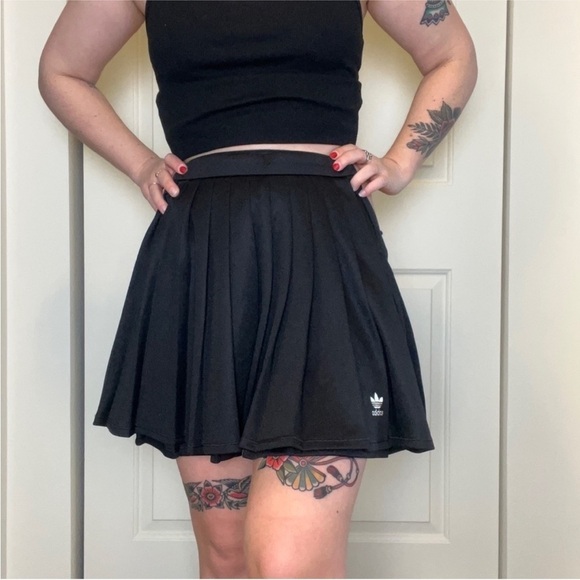 Adidas Pleated Mini Skirt-Black-size small - Picture 2 of 9